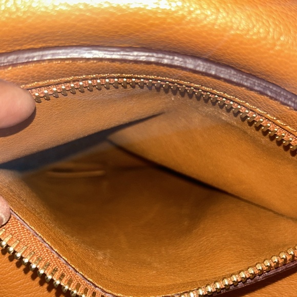 Chloe Dilan Tote is guaranteed 100% authentic. - Picture 6 of 10